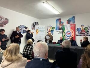 Borgo Nuovo, successo per “Cuori di legno, sogni veri”: svelata l’opera inedita di Pippo Madè tra concerto gospel e dialogo con le istituzioni